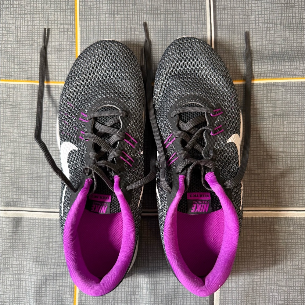 👠Like New Nike Women's Black and Purple Running Shoes Size 7.5
